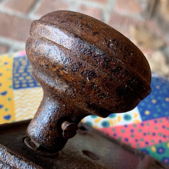 ANTIQUE DOOR KNOBS WITH CAST IRON LOCK - Picture 5 of 8